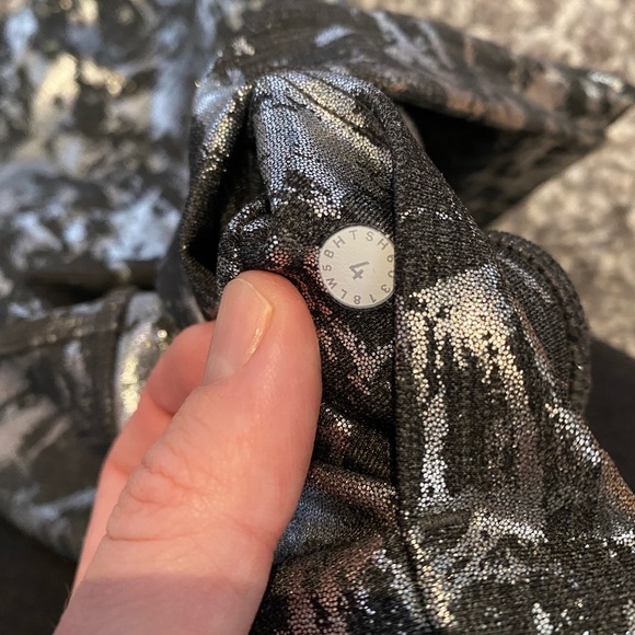Lululemon black silver foil wunder under 28" - Picture 5 of 5
